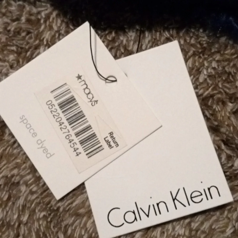 Calvin Klein NWT peacock ombre sequin beanie